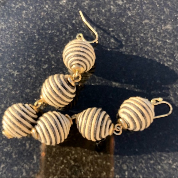 Triple ball earrings Pierced Dangly Striped Black & White - Picture 4 of 7